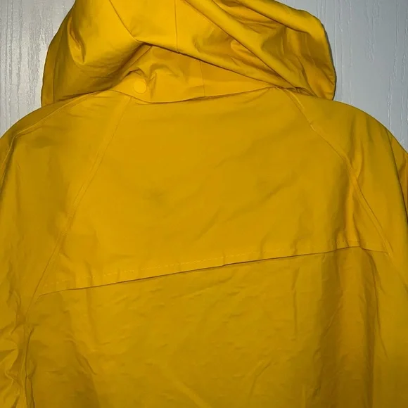 Yellow Raincoat - Picture 6 of 8